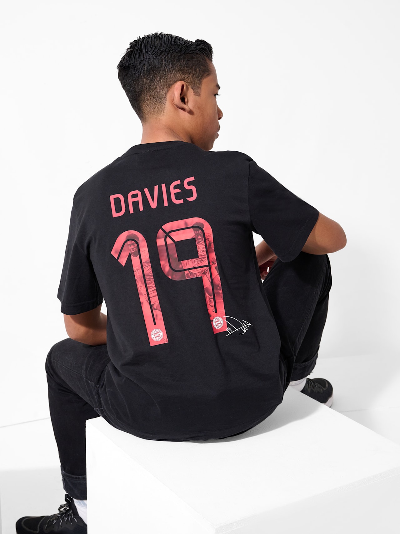 Davies T-shirt detail 4