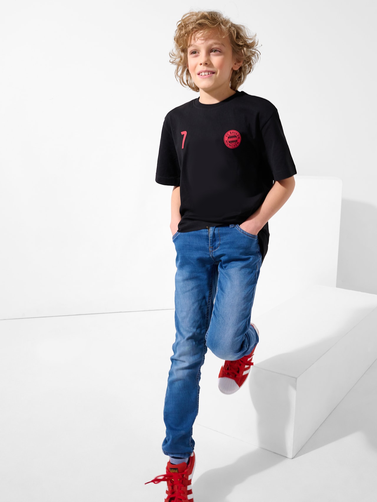 Gnabry T-shirt detail 3