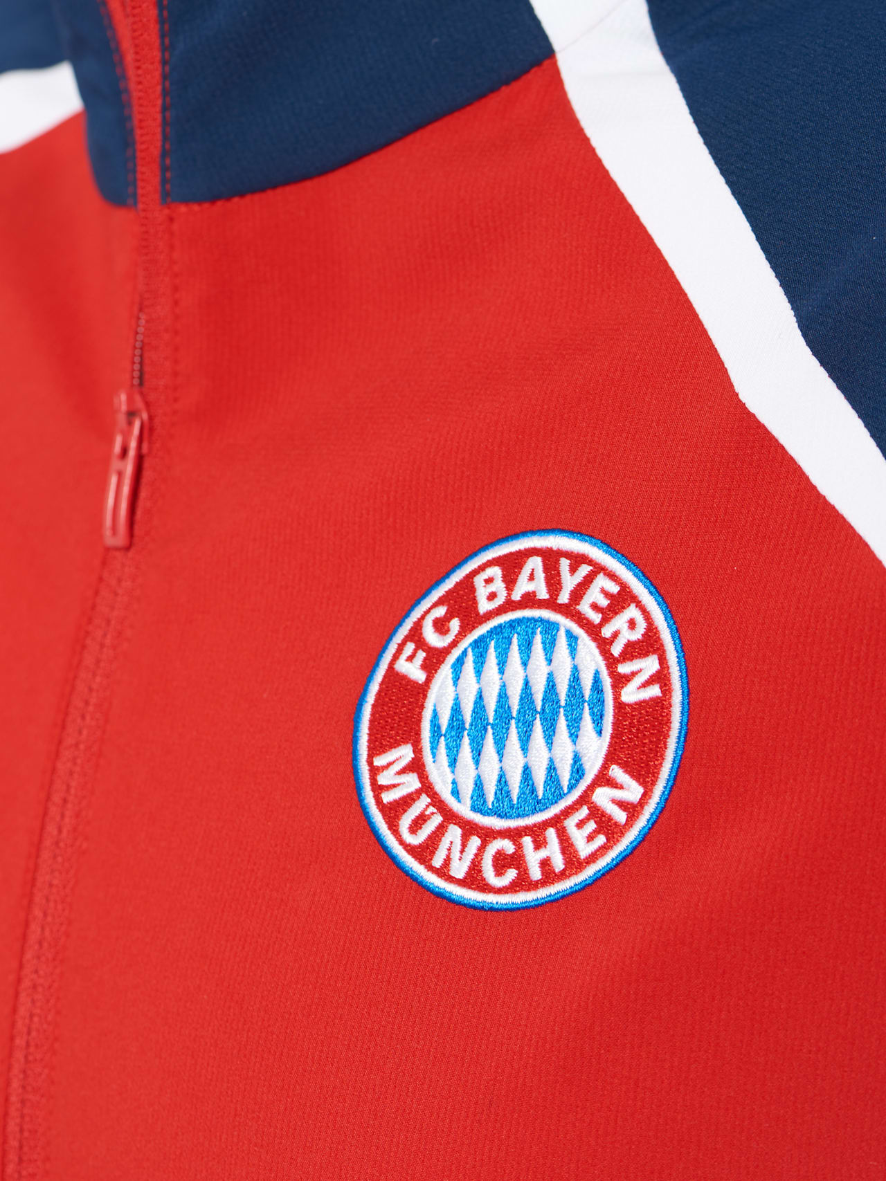 Team Spirit training jacket detail 4
