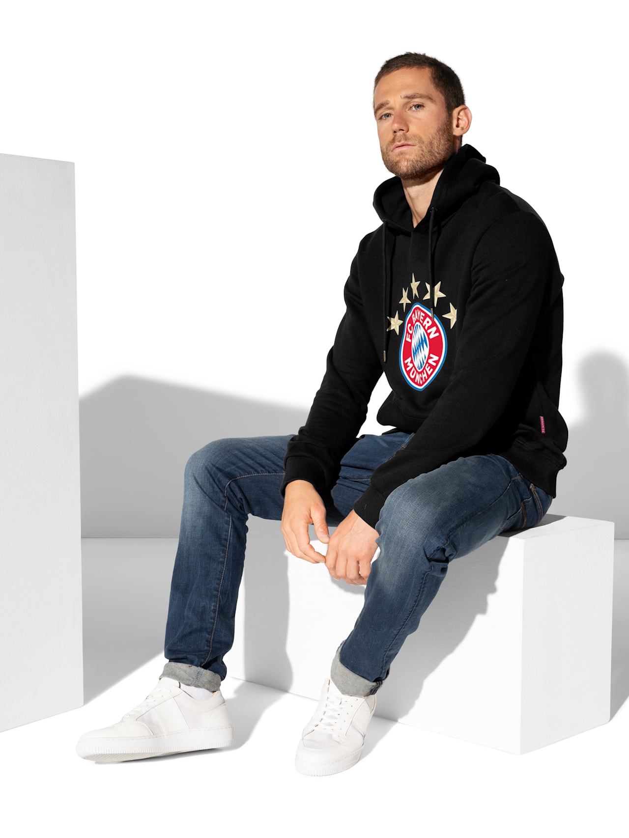 Hoodie with logo detail 5