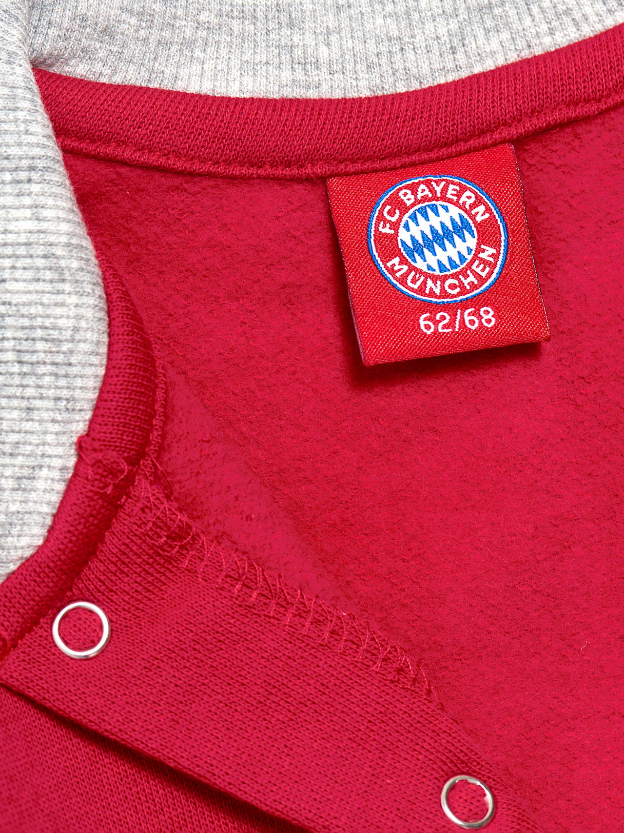 Tracksuit detail 6