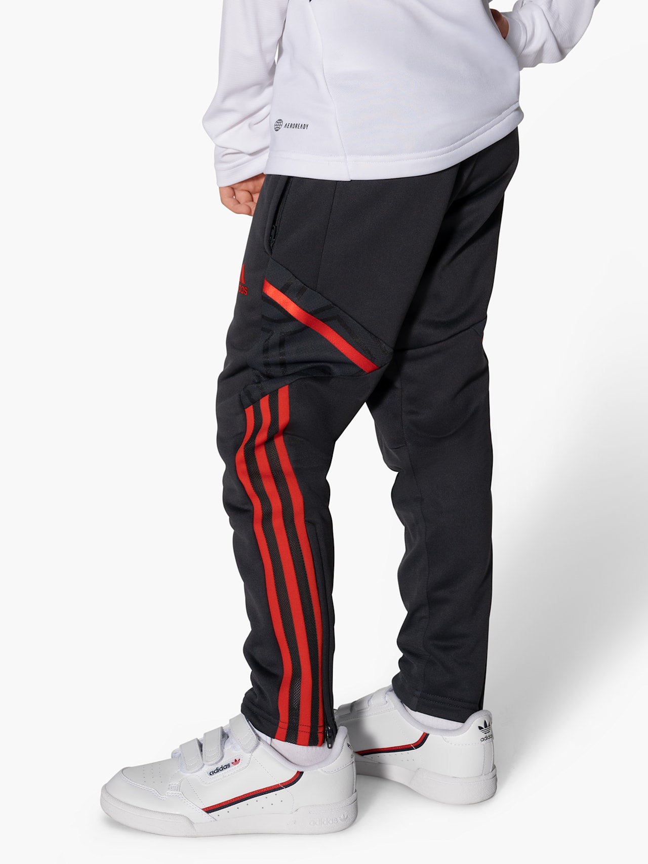 Teamline training trousers detail 6