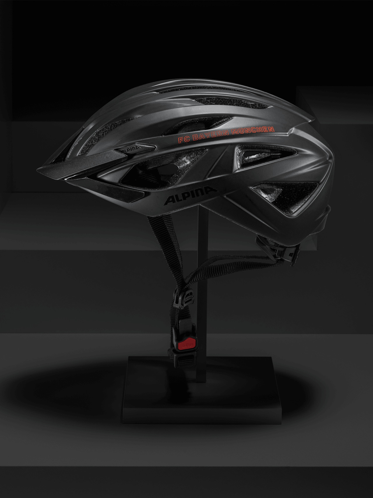 FC Bayern Parana cicycle helmet detail 5