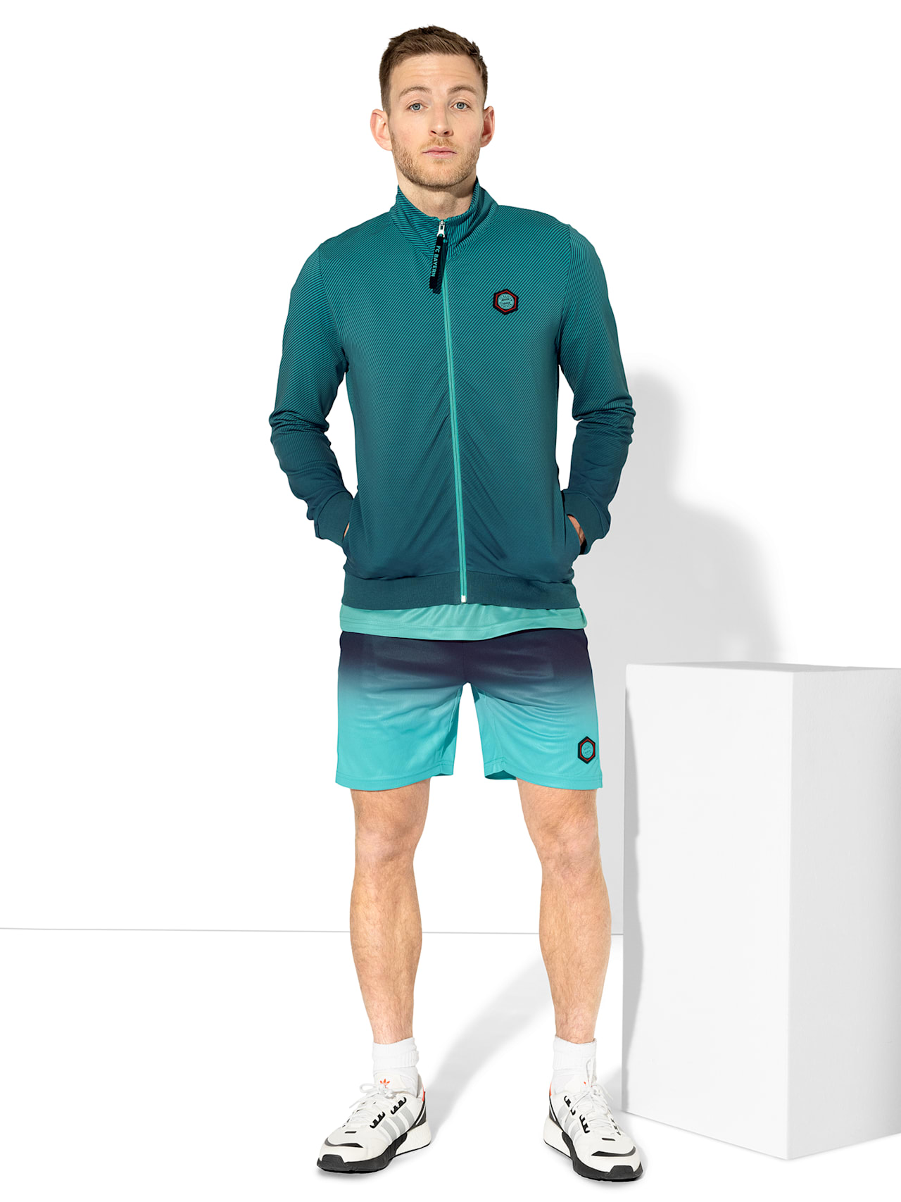Training jacket detail 8