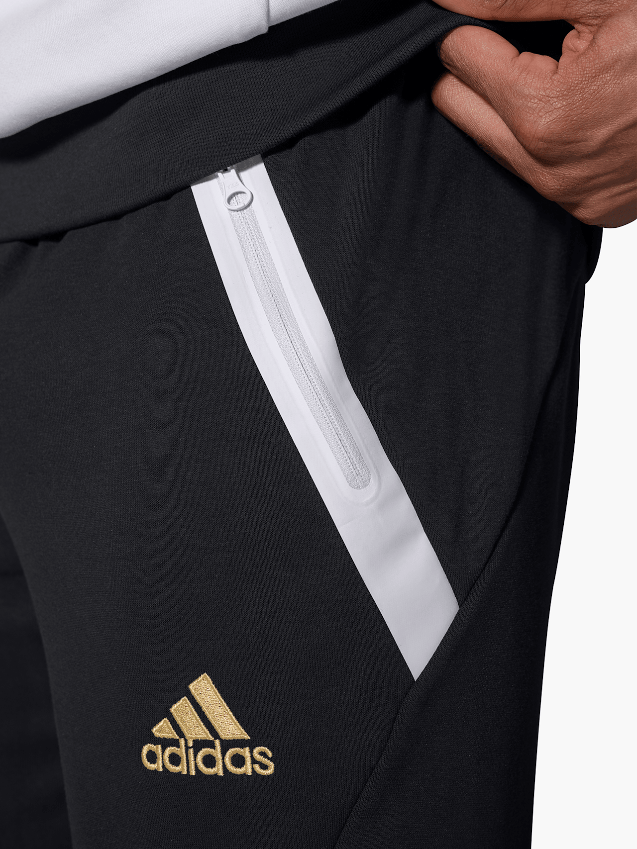 Travel trousers detail 7