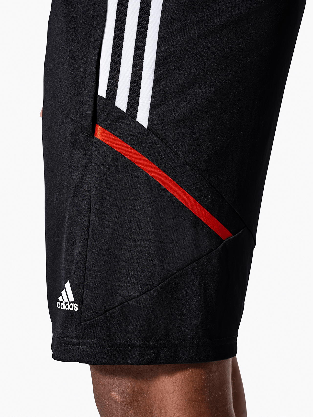 Teamline training shorts UCL detail 7