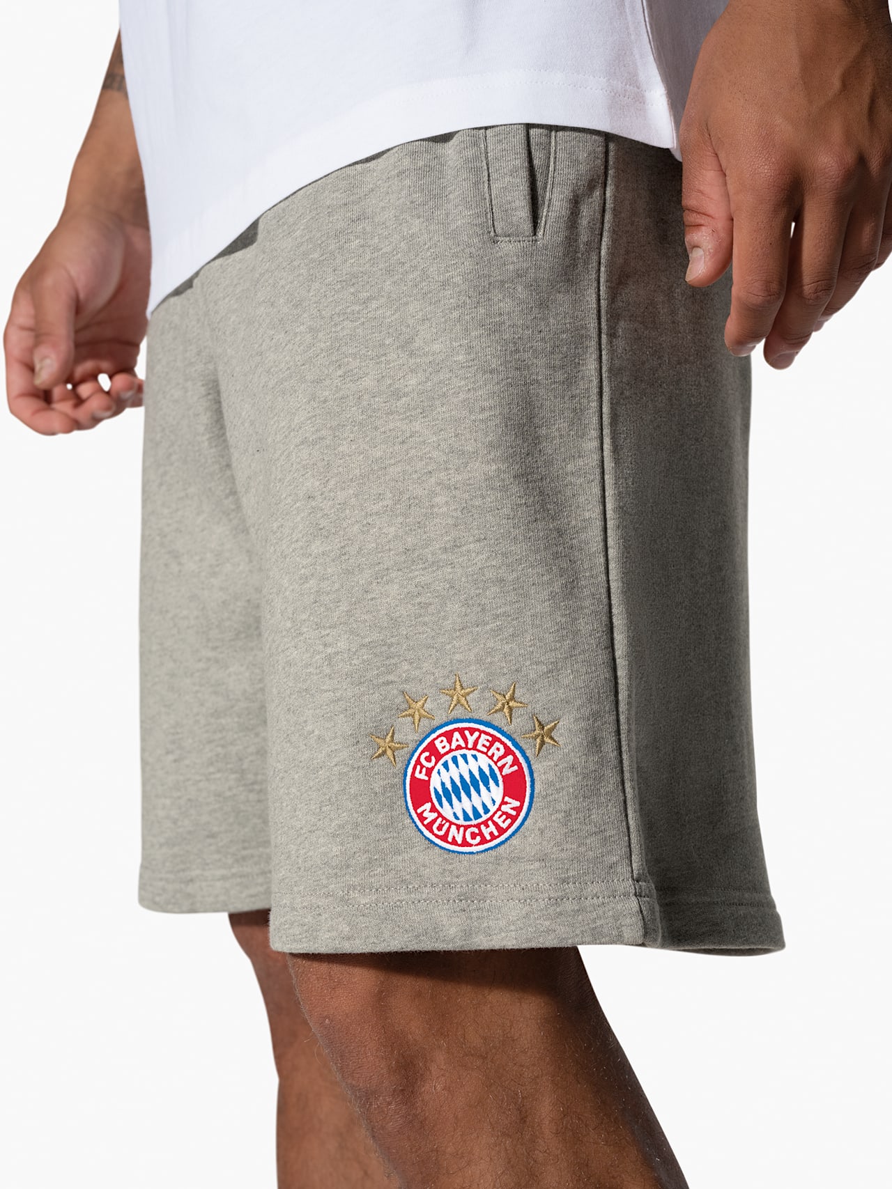 Tracksuit shorts with logo detail 5