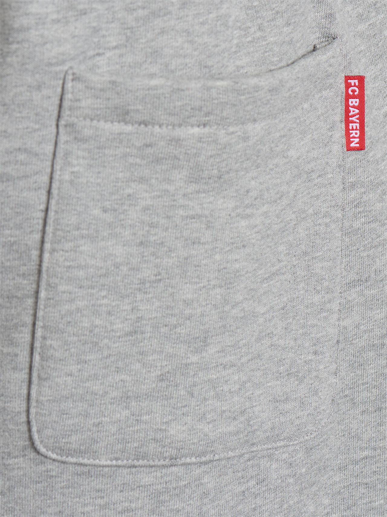 Tracksuit shorts with logo detail 6