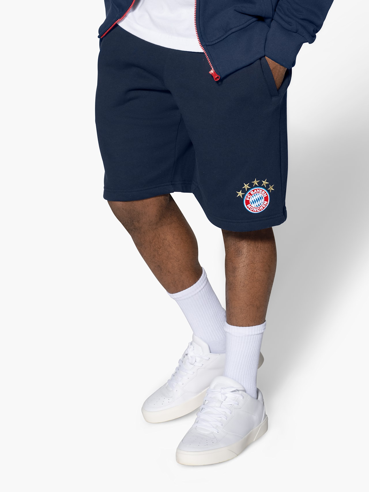 Tracksuit shorts with logo detail 3