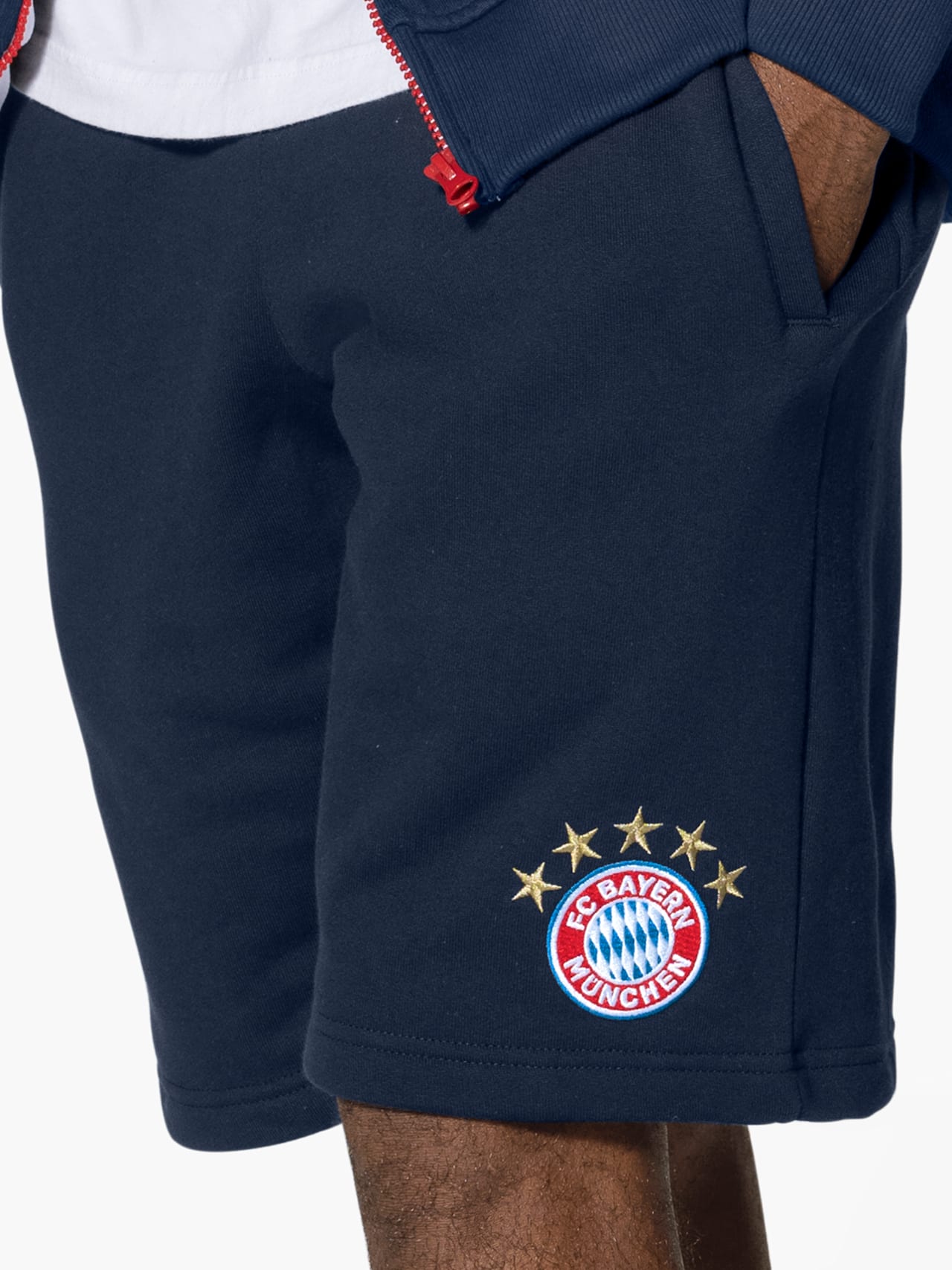 Tracksuit shorts with logo detail 4