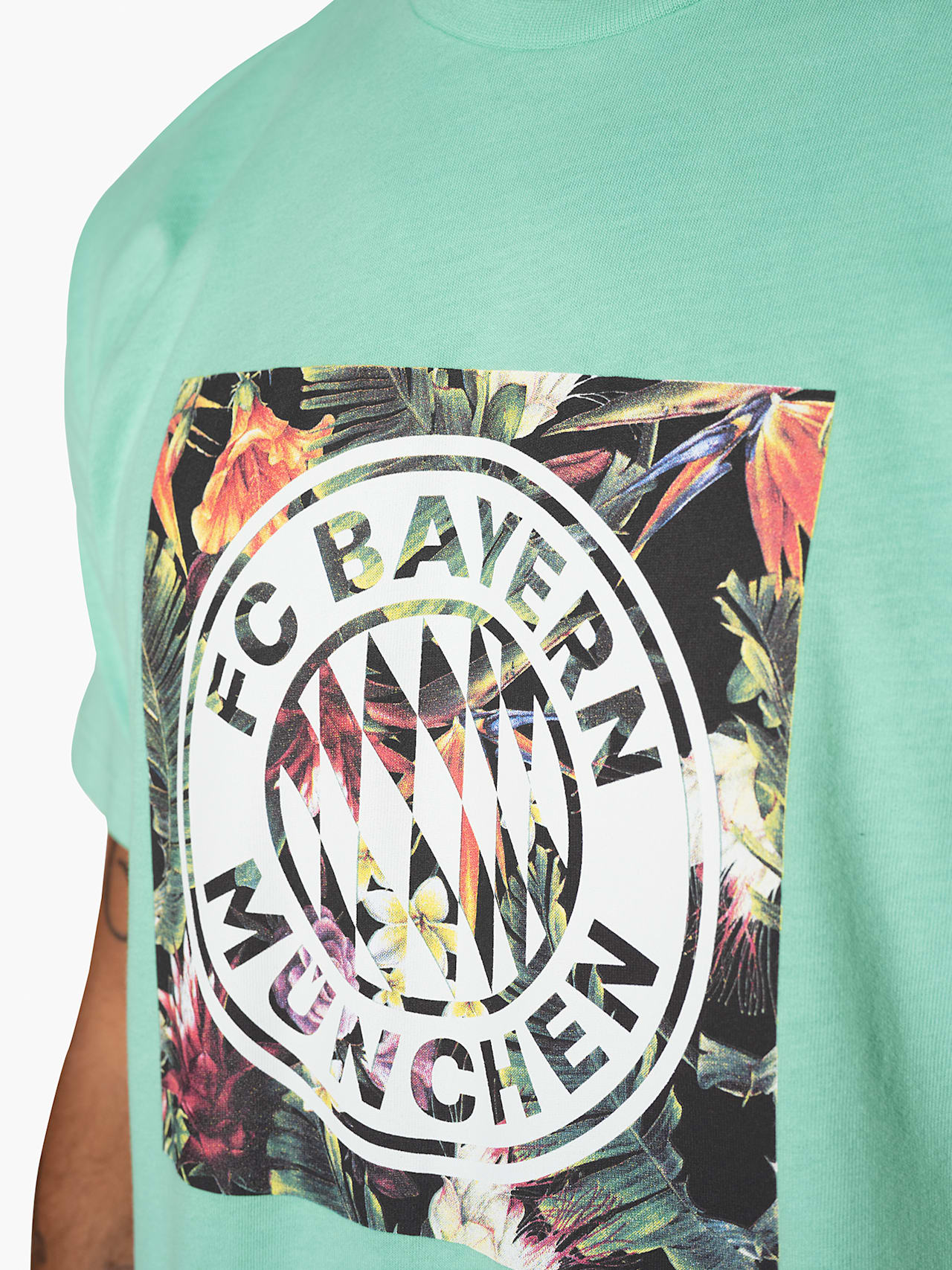 Floral T-shirt with logo detail 8