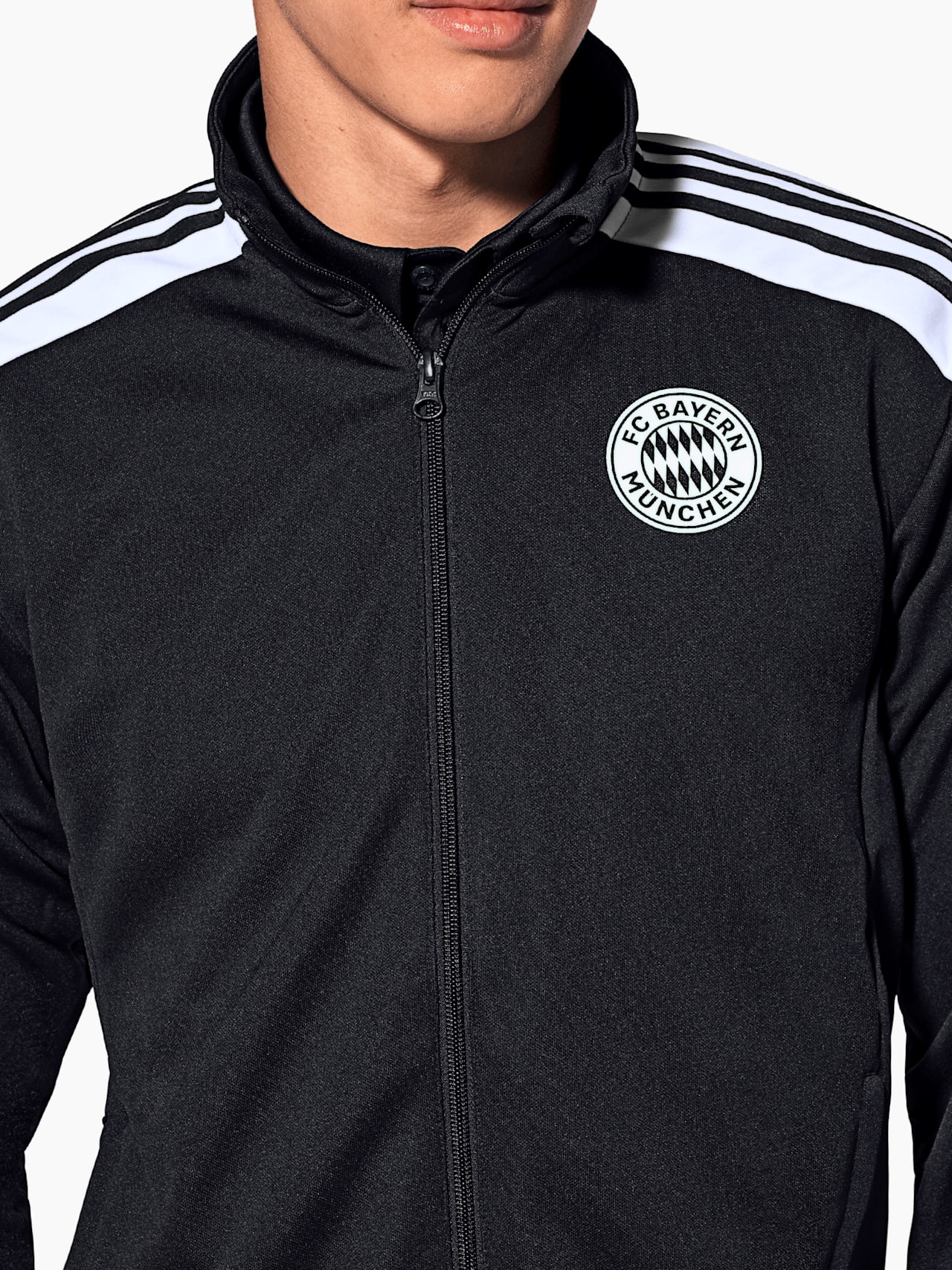 Training jacket detail 7