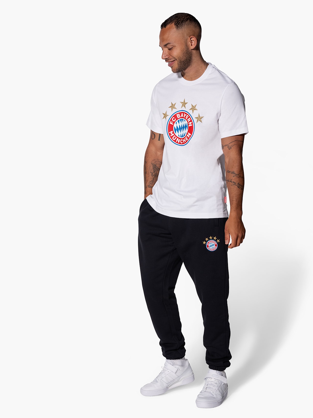 Tracksuit bottoms with logo detail 3