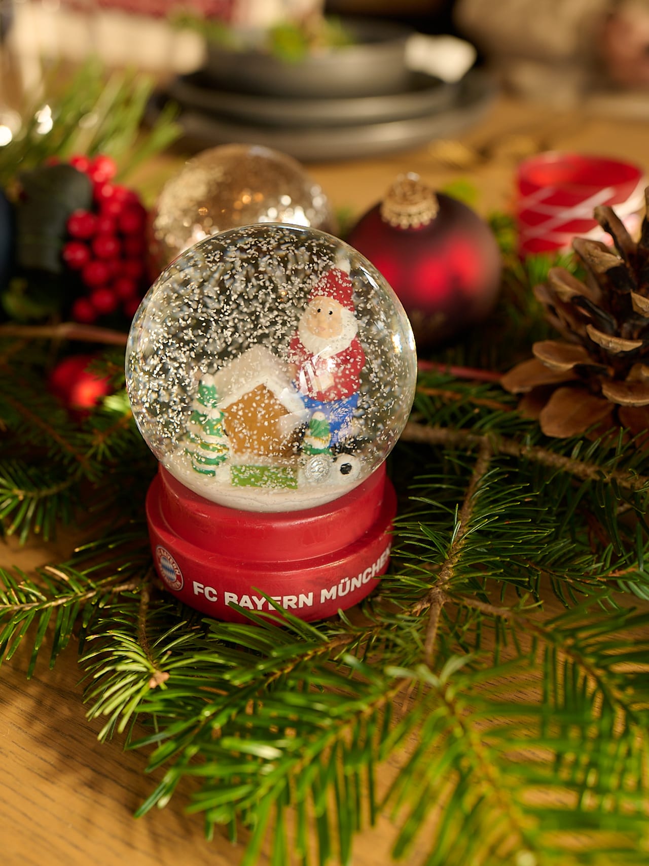 Christmas snow globe detail 4