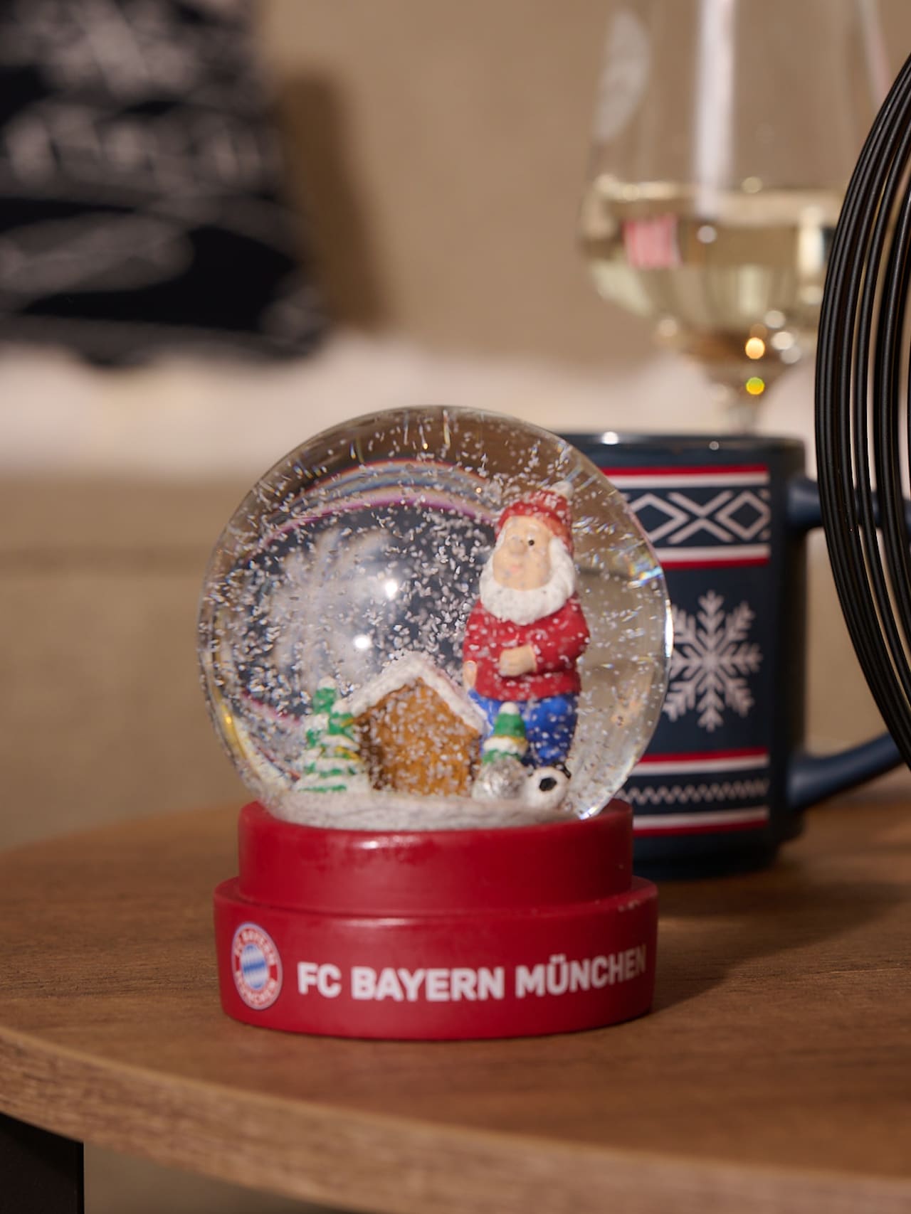 Christmas snow globe detail 5