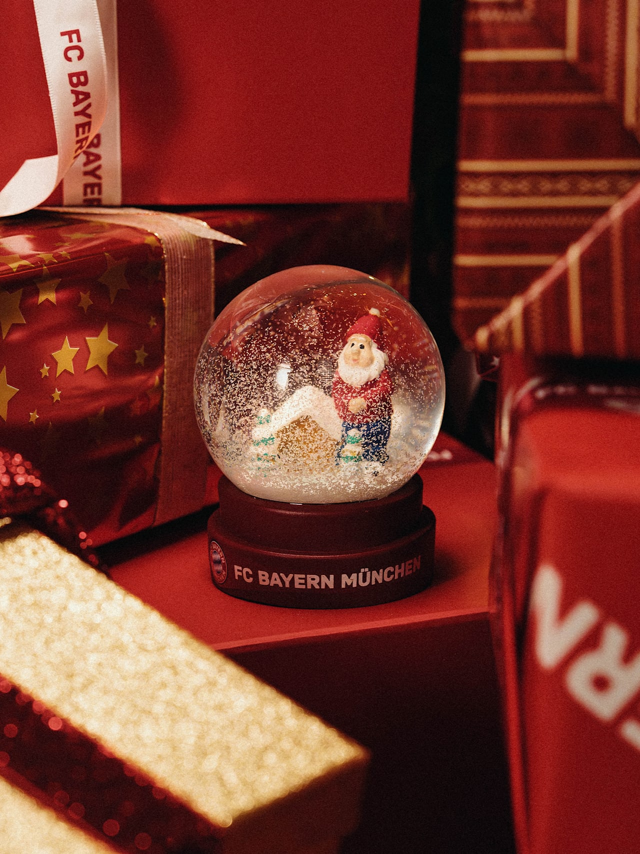 Christmas snow globe detail 6