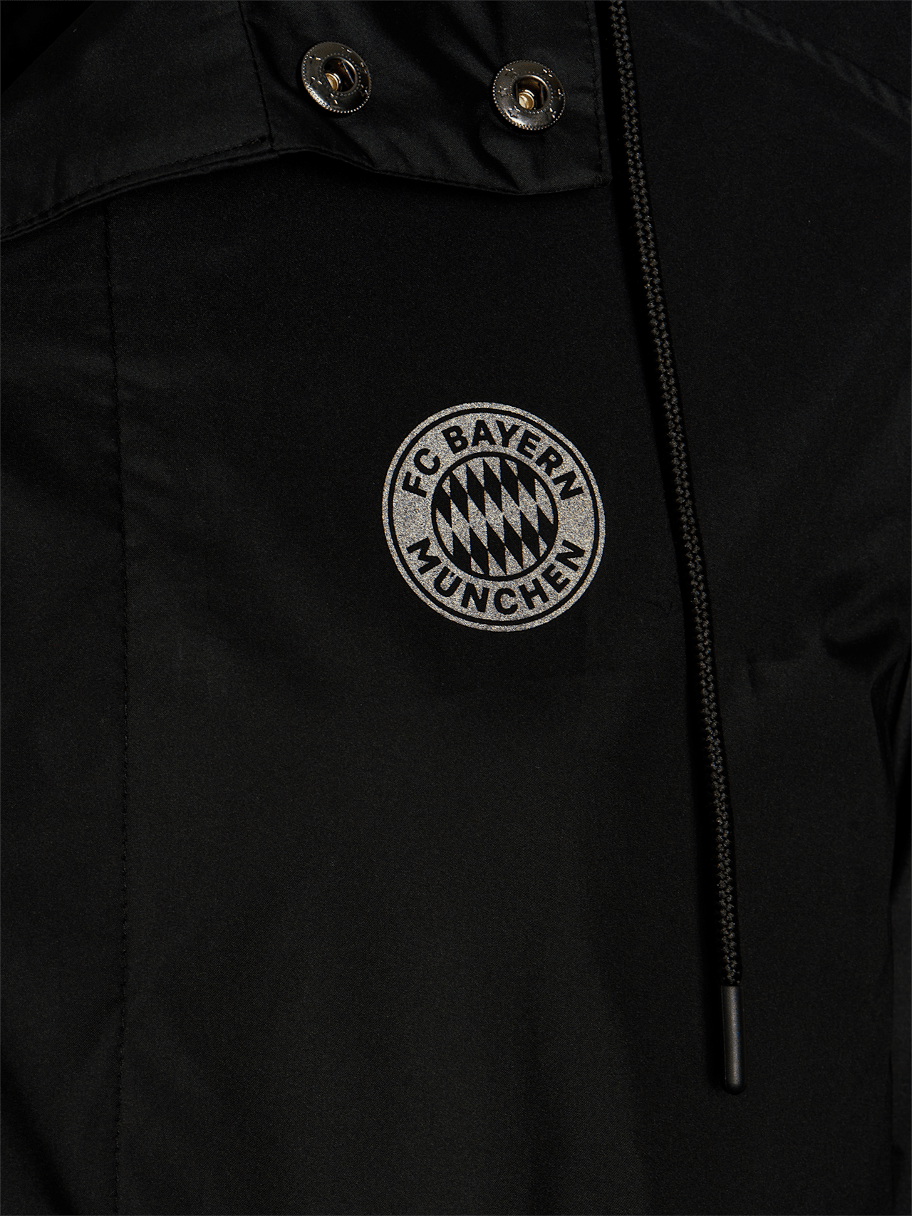 Rain jacket detail 8