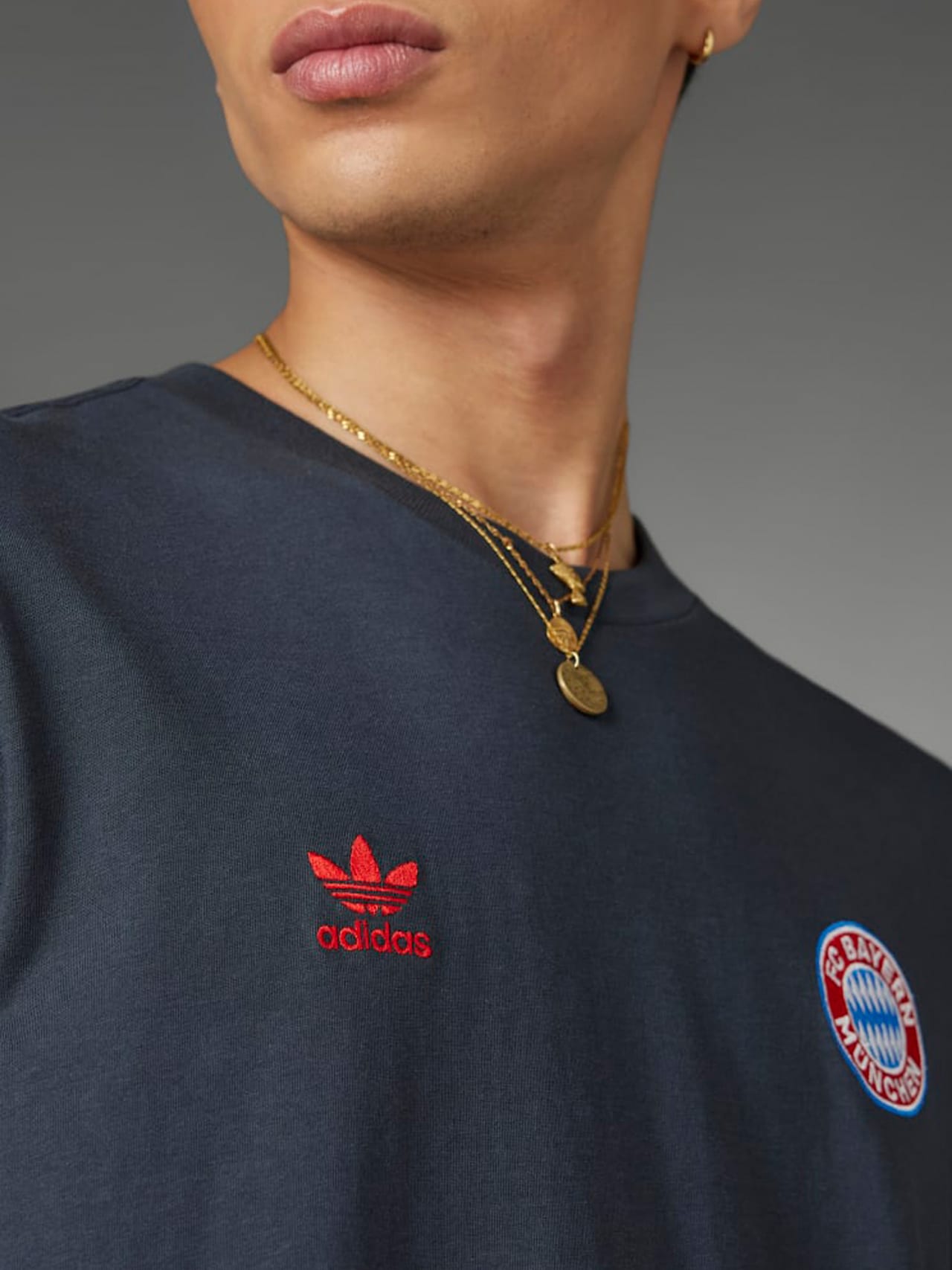 Trefoil T-shirt detail 6