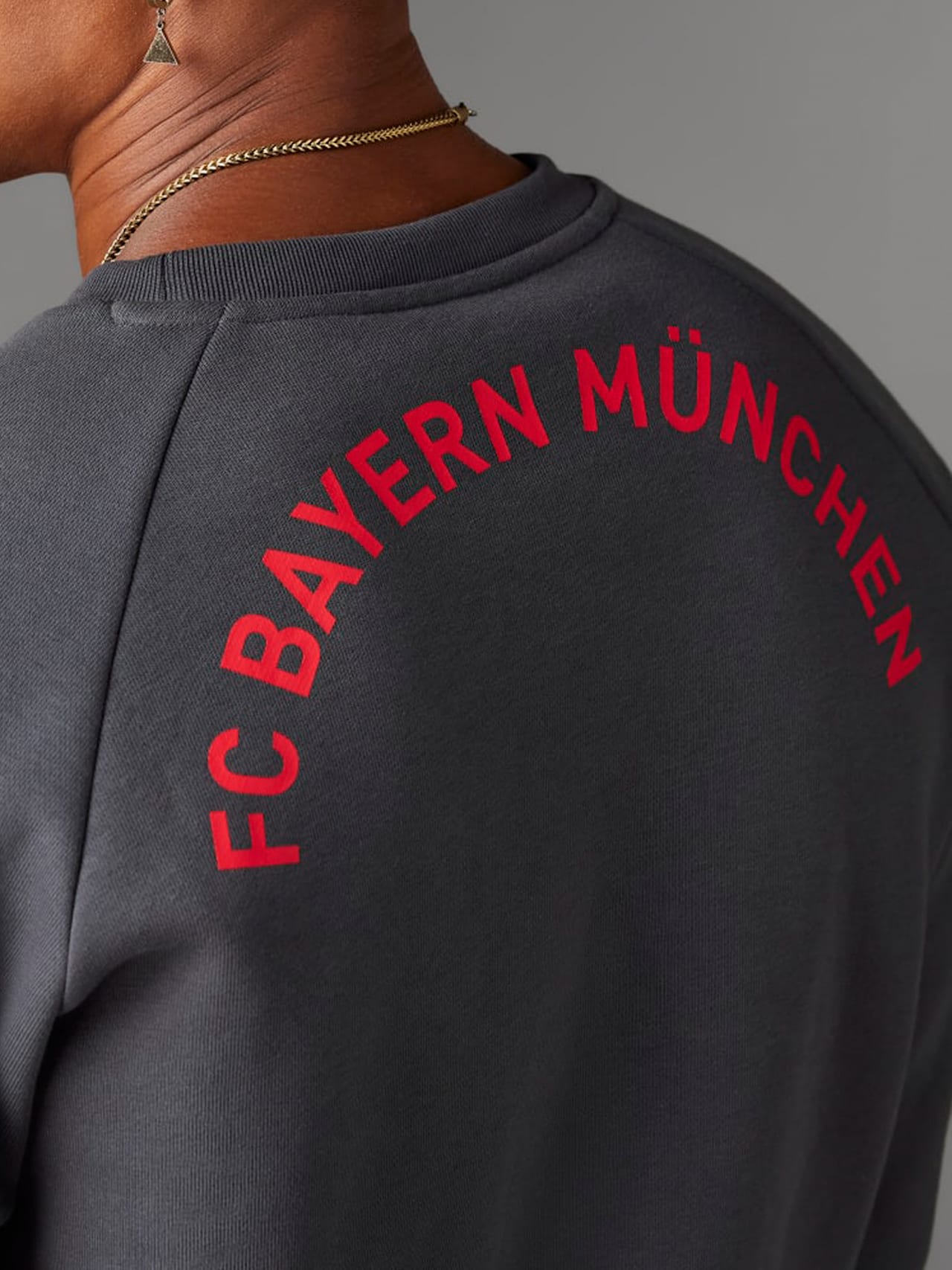 Trefoil sweatshirt detail 6