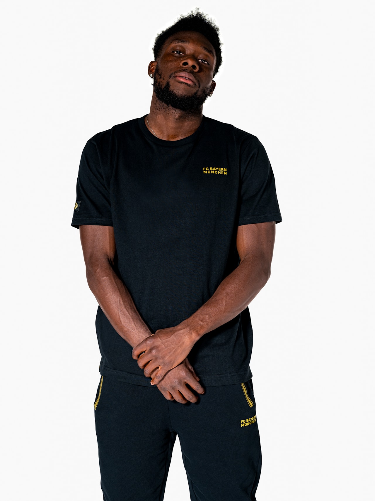 T-Shirt Black & Gold detail 3