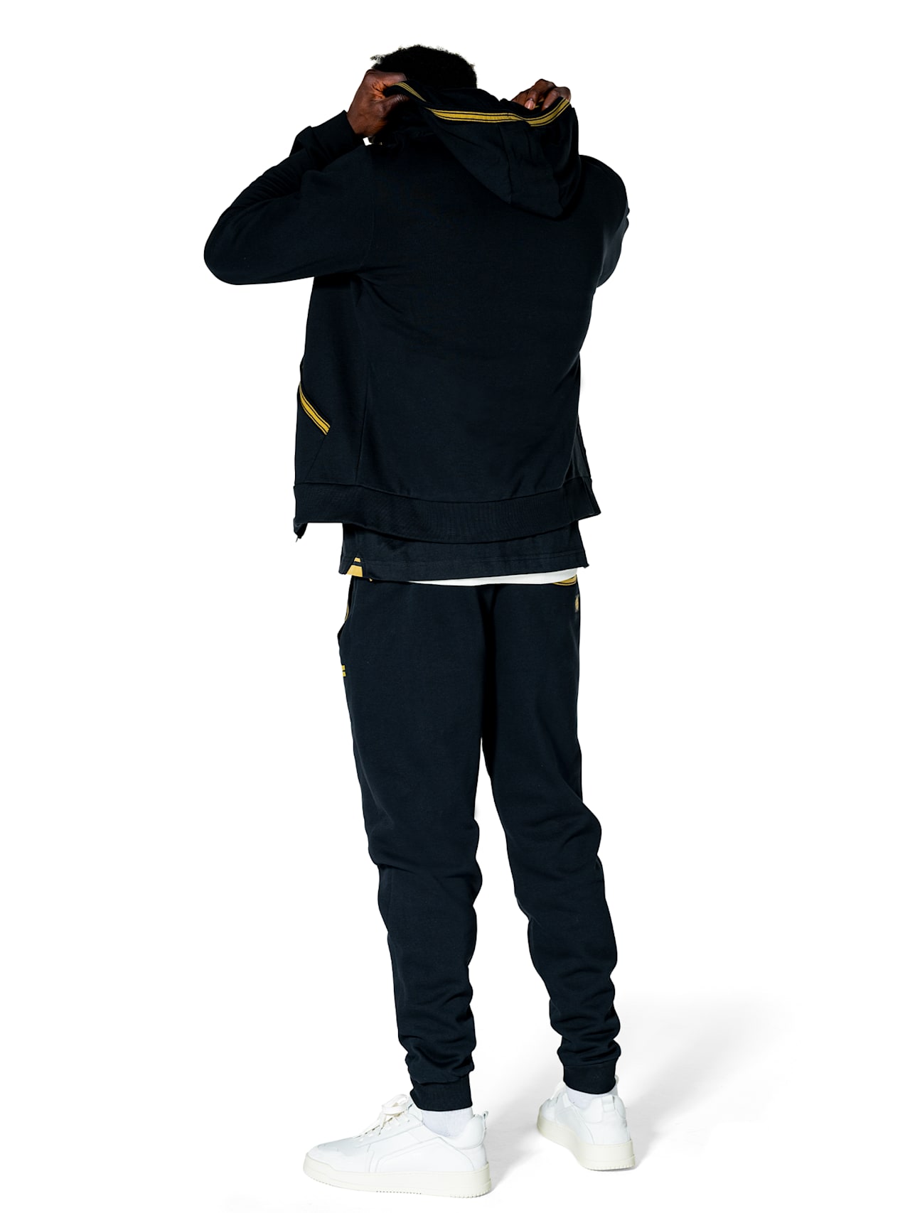 Trainingsanzug Black & Gold detail 4