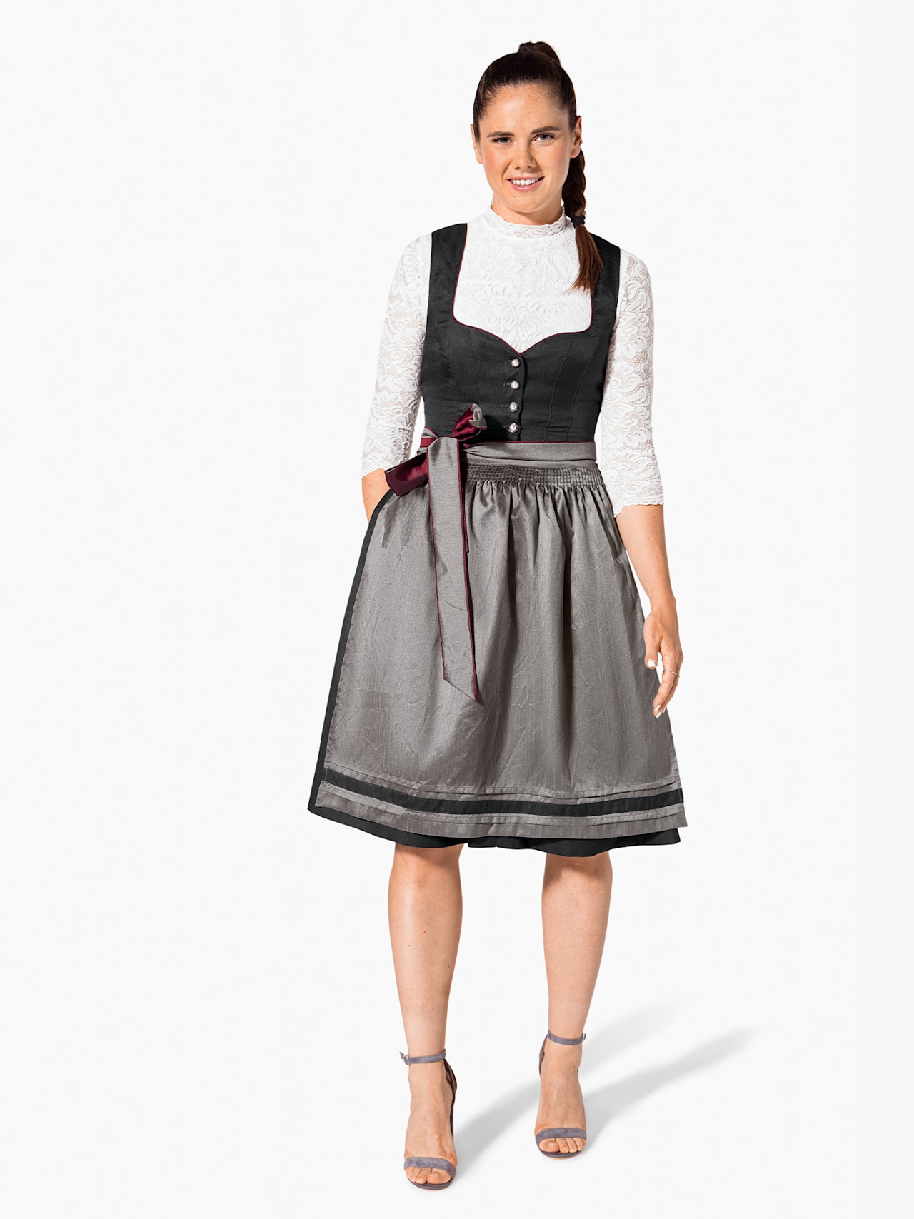 Dirndl mit Herzausschnitt detail 5