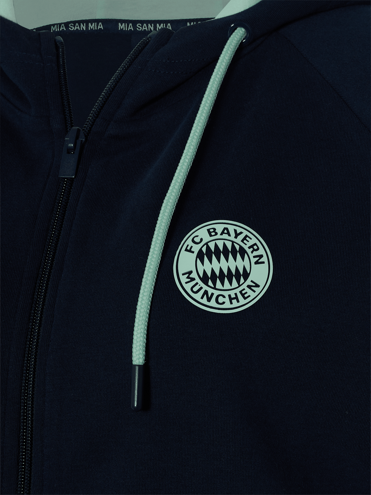 Trainingsanzug Mia san mia detail 6