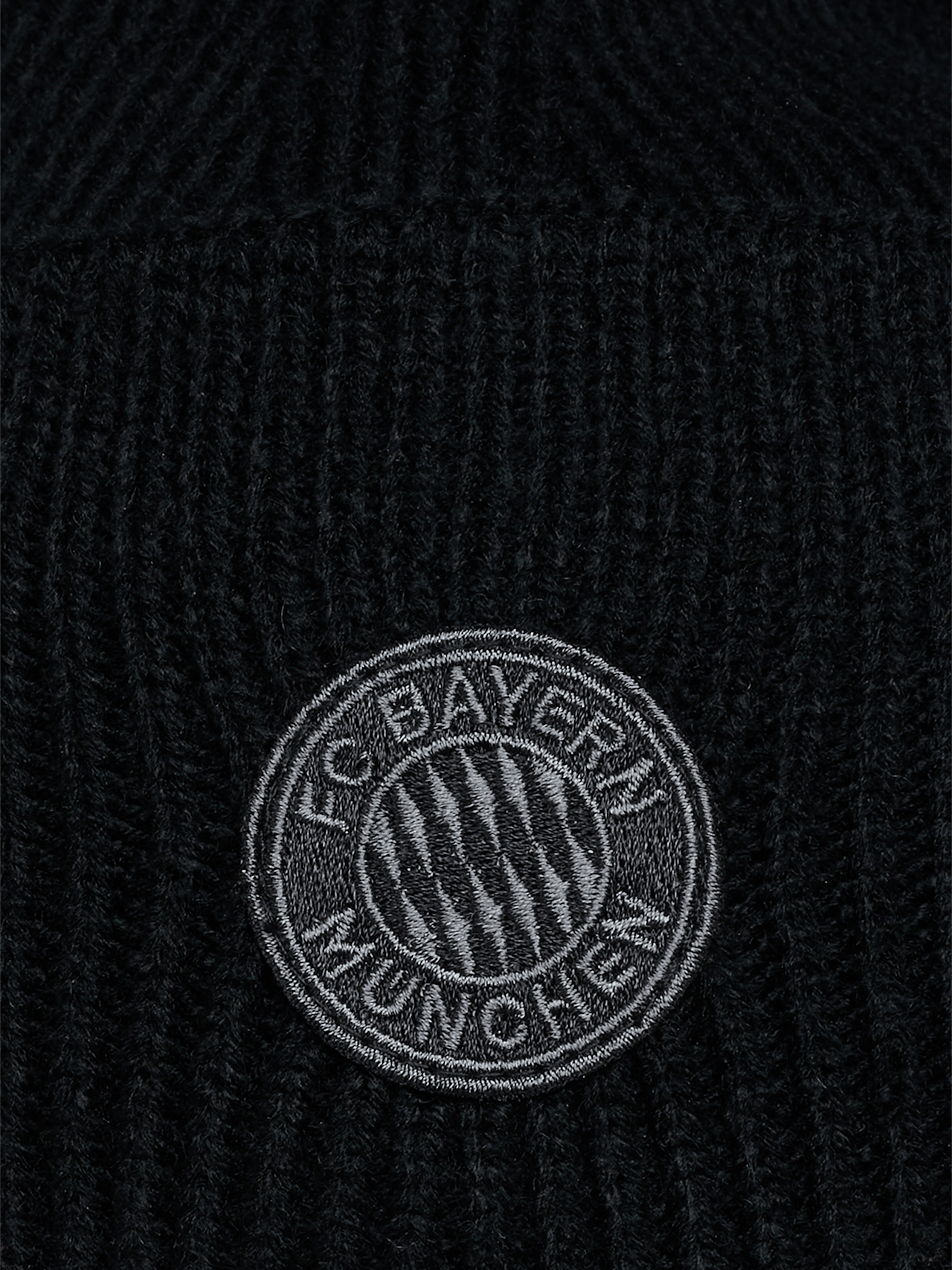 Statement hat detail 3