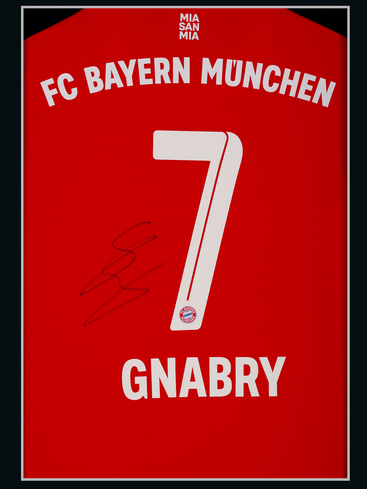 Trikotrahmen Gnabry + Unterschrift detail 2