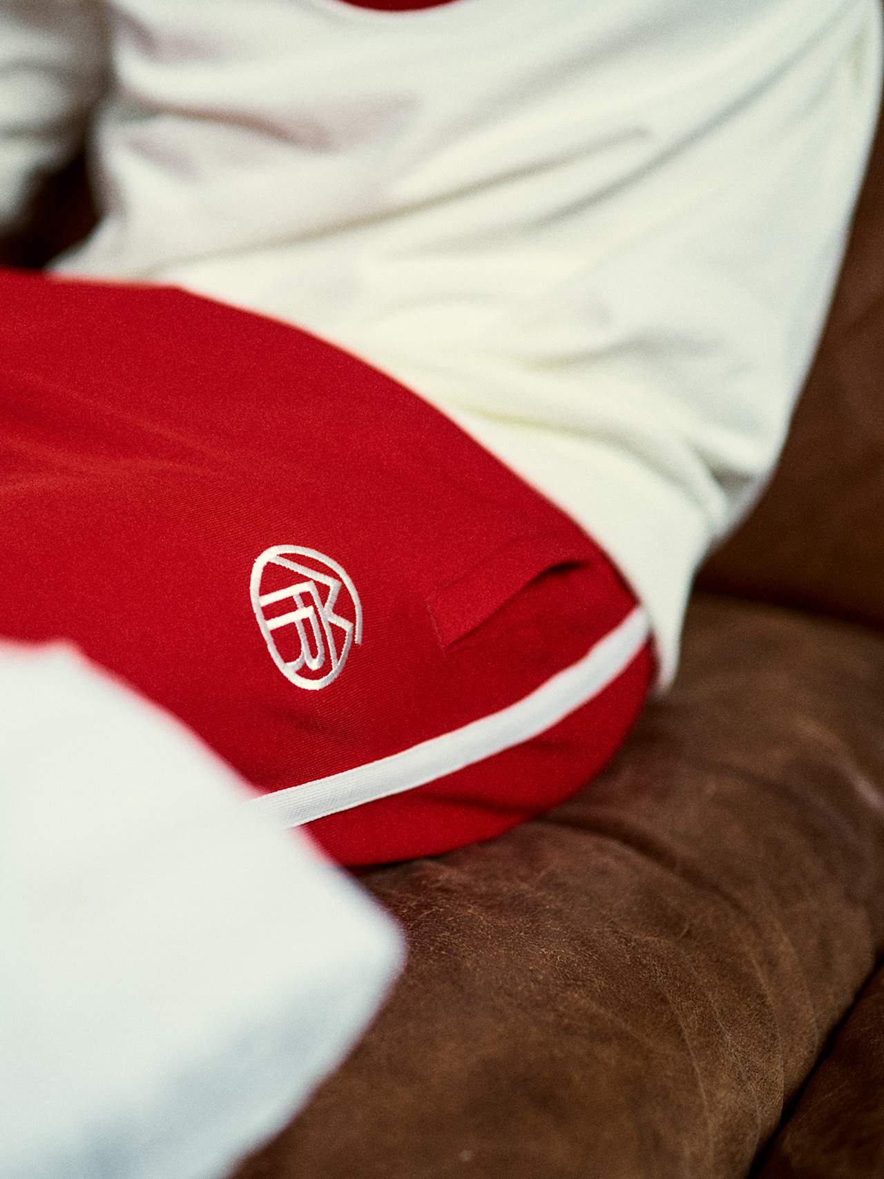 Sweatpants Members Club detail 8