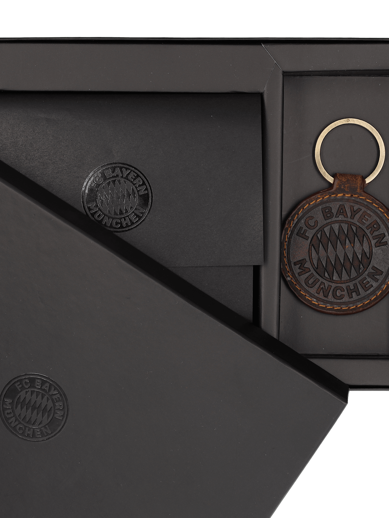 Leather set wallet & key fob detail 7