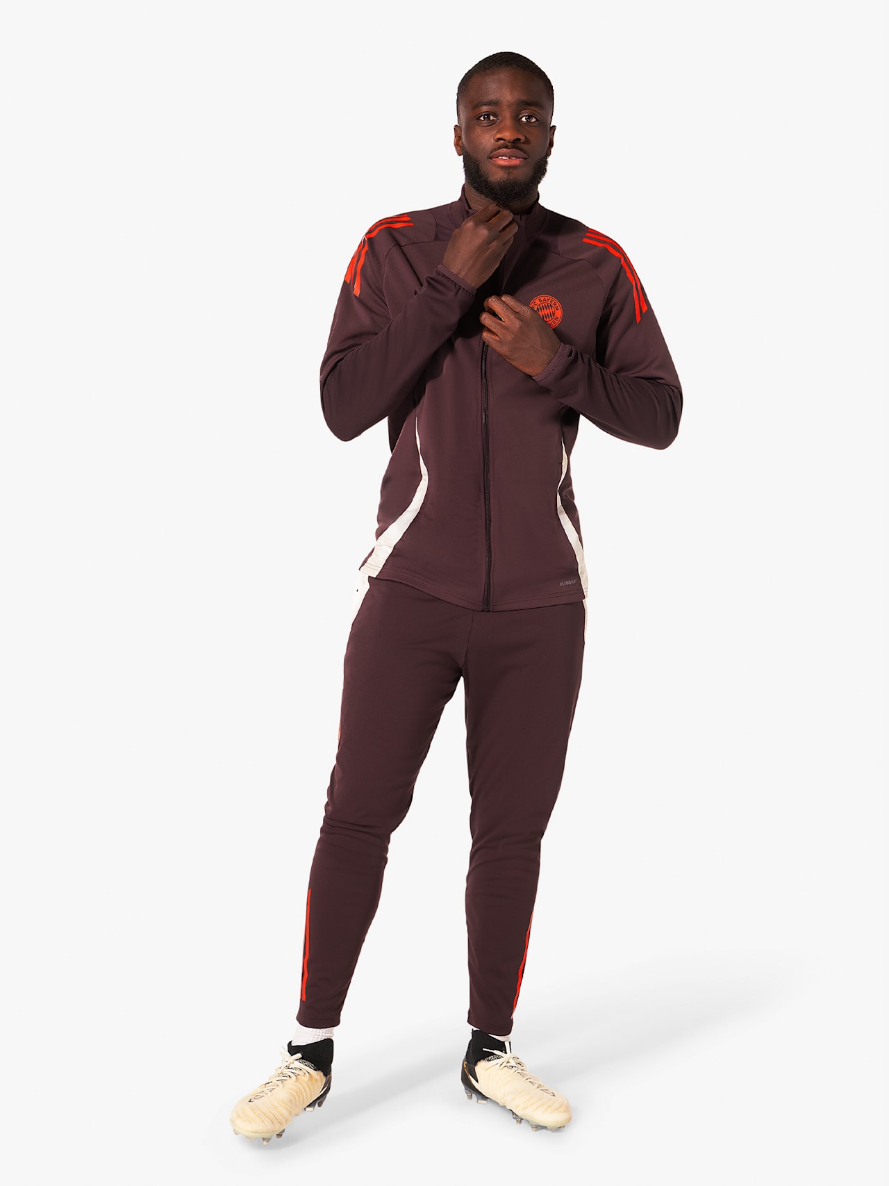 Teamline tracksuit jacket detail 3