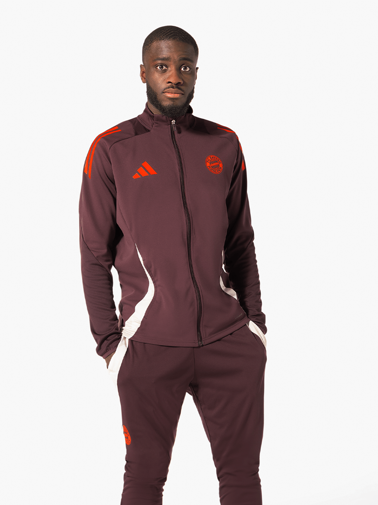 Teamline tracksuit jacket detail 4