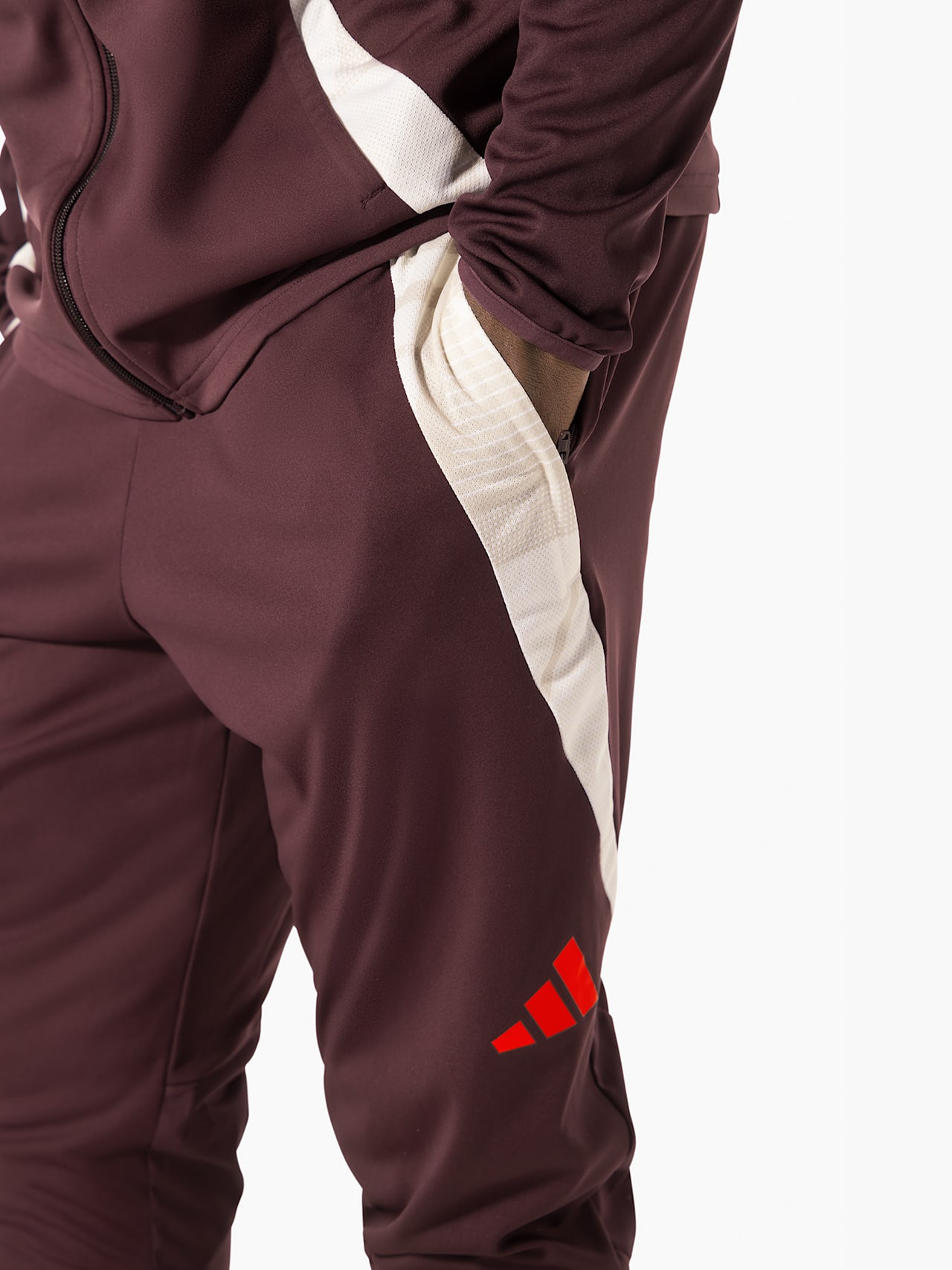 Teamline training trousers detail 4