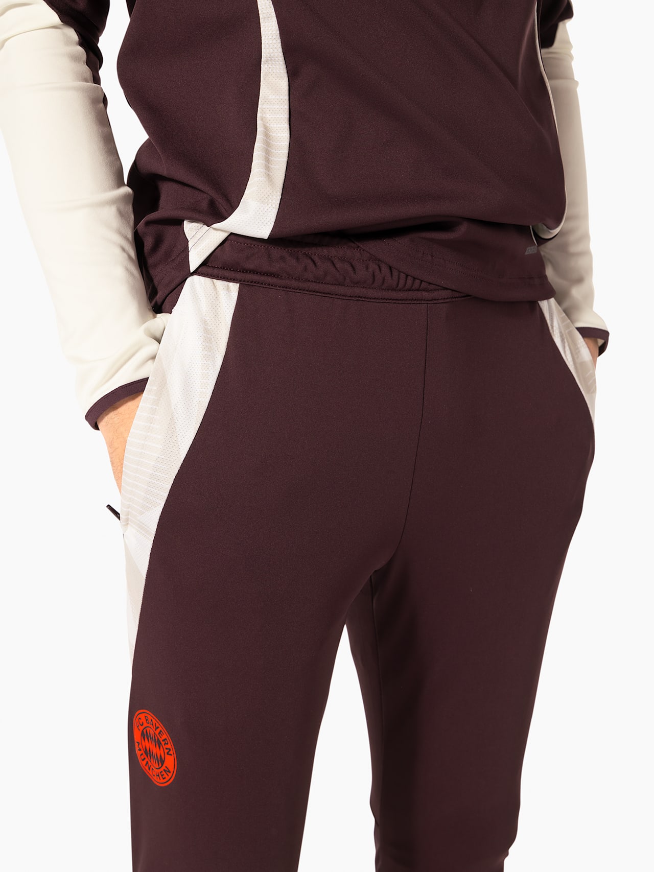 Teamline training trousers detail 5