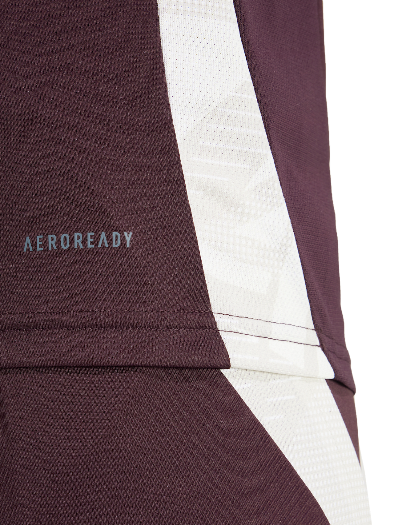 Teamline training shirt detail 6