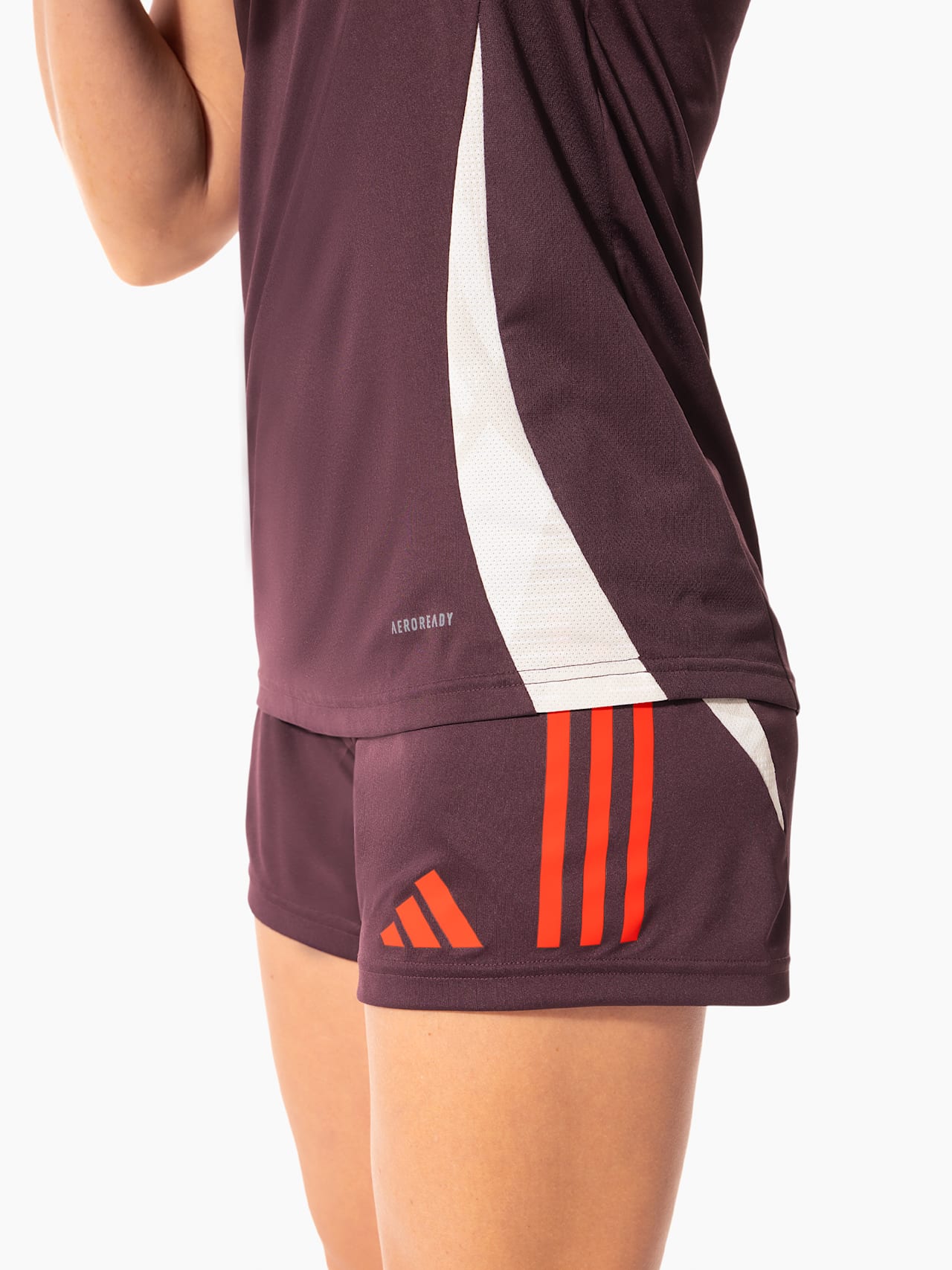 Teamline training shorts detail 4