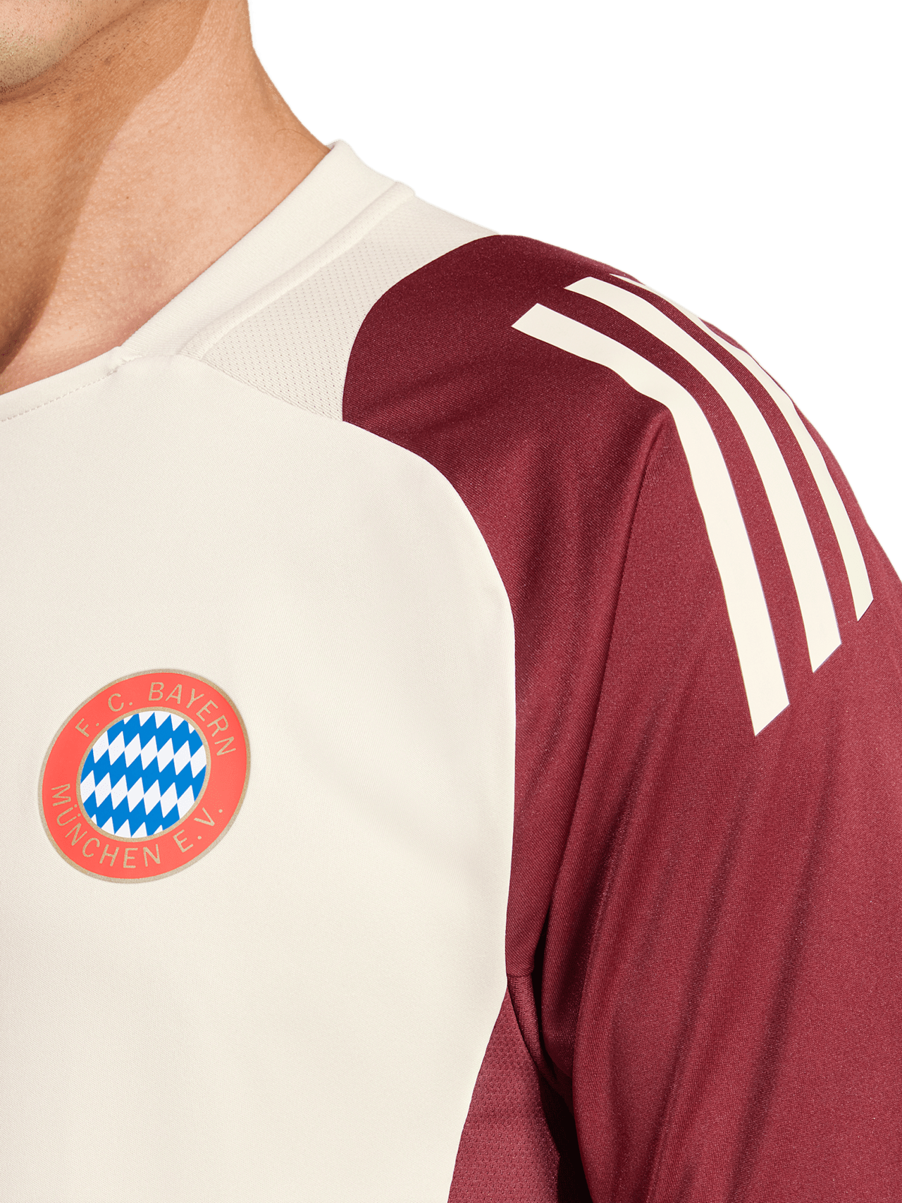 Teamline training shirt UCL detail 3