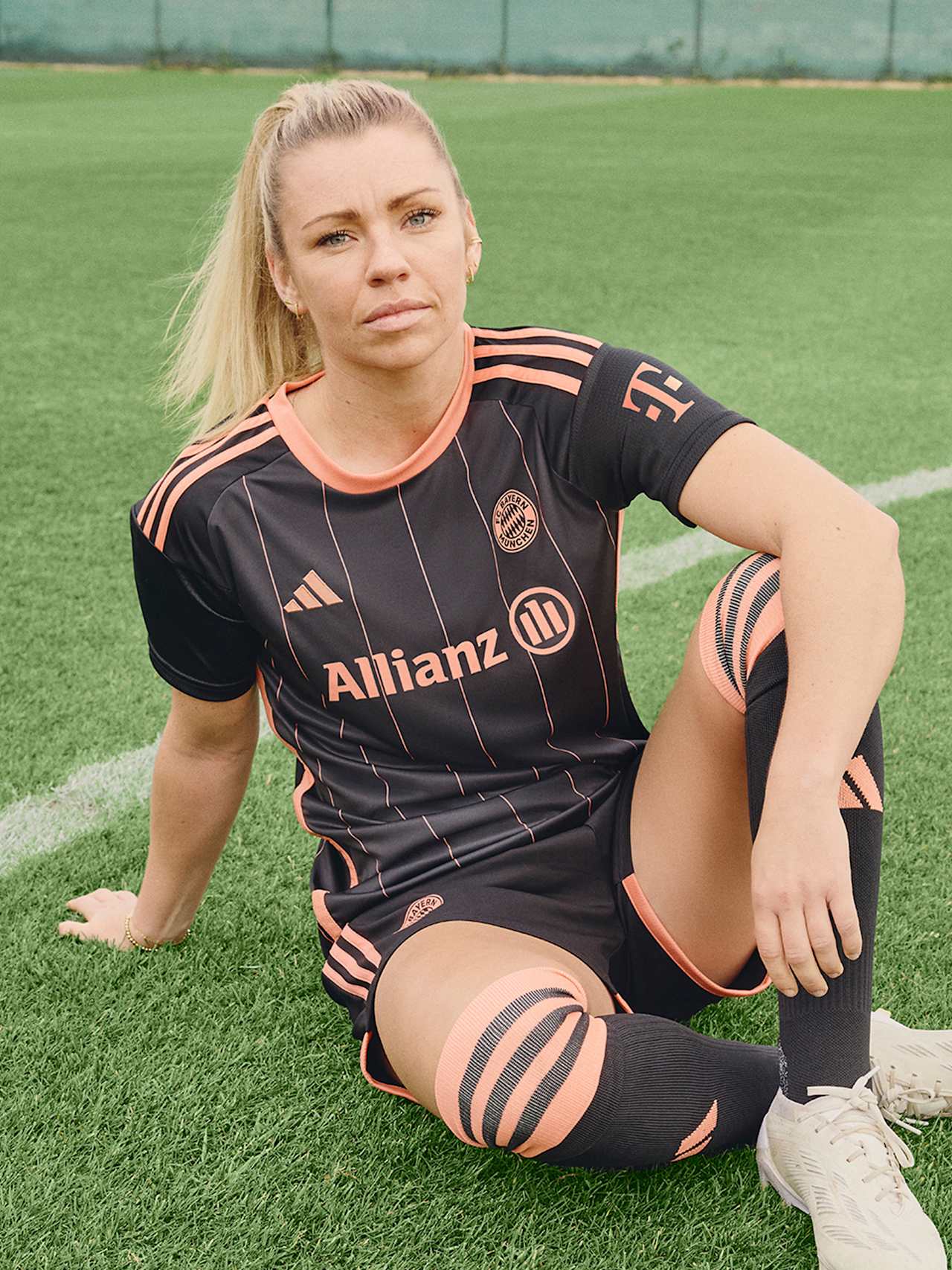 Stutzen Sondertrikot FCB Frauen 23-24 detail 4