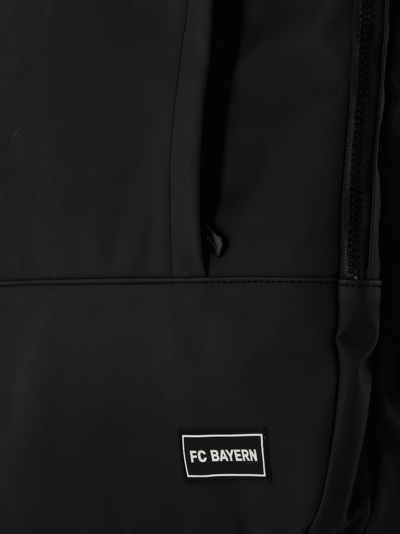 Backpack detail 4