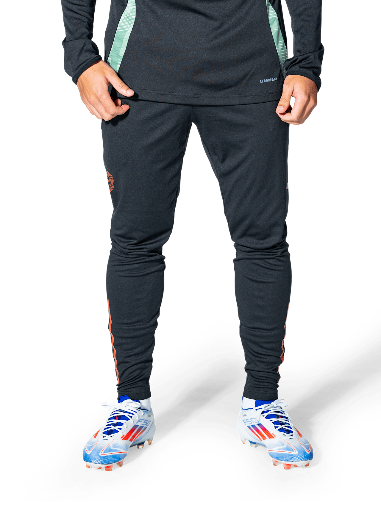 Teamline training trousers detail 1