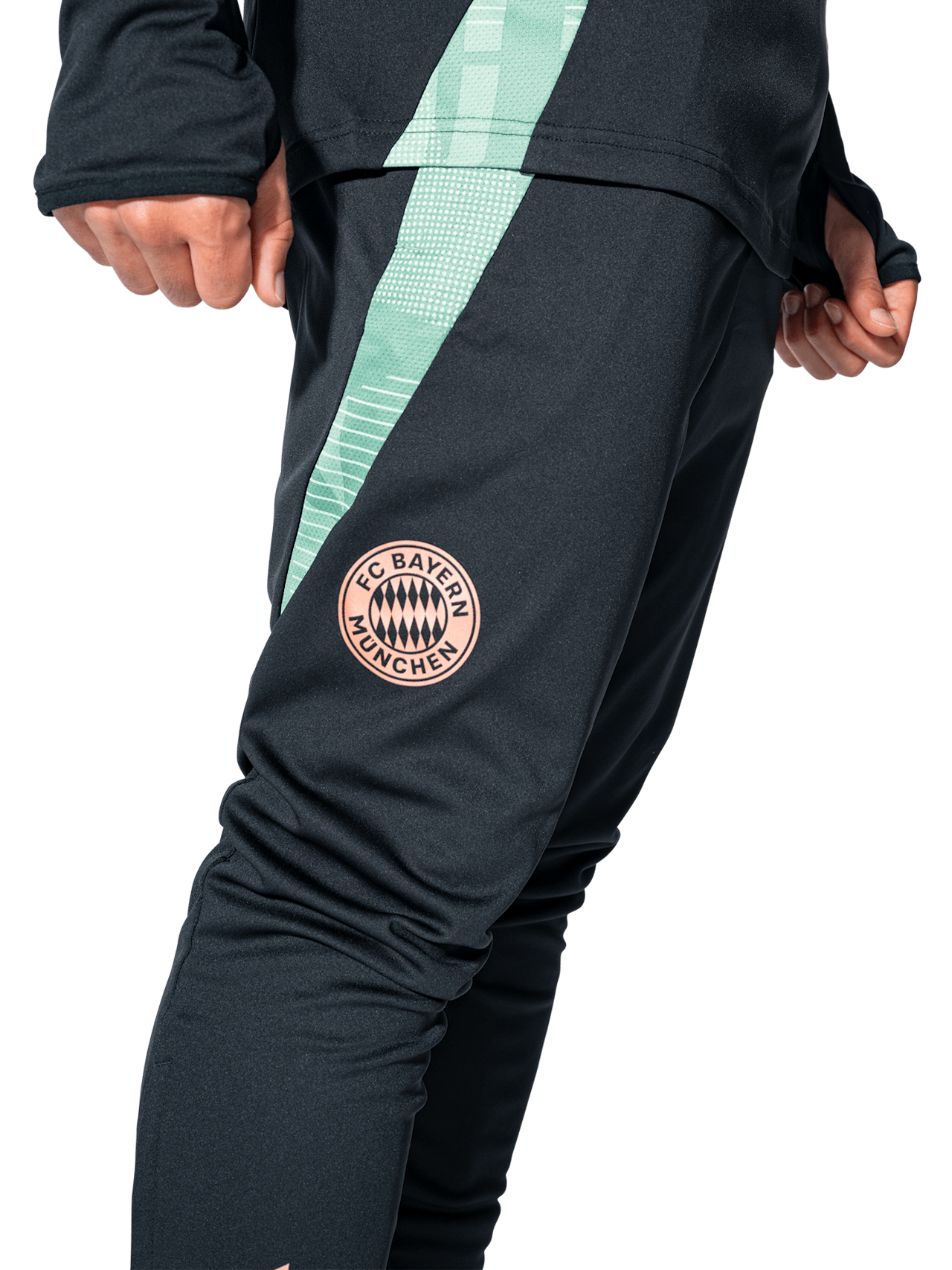 Teamline training trousers detail 4