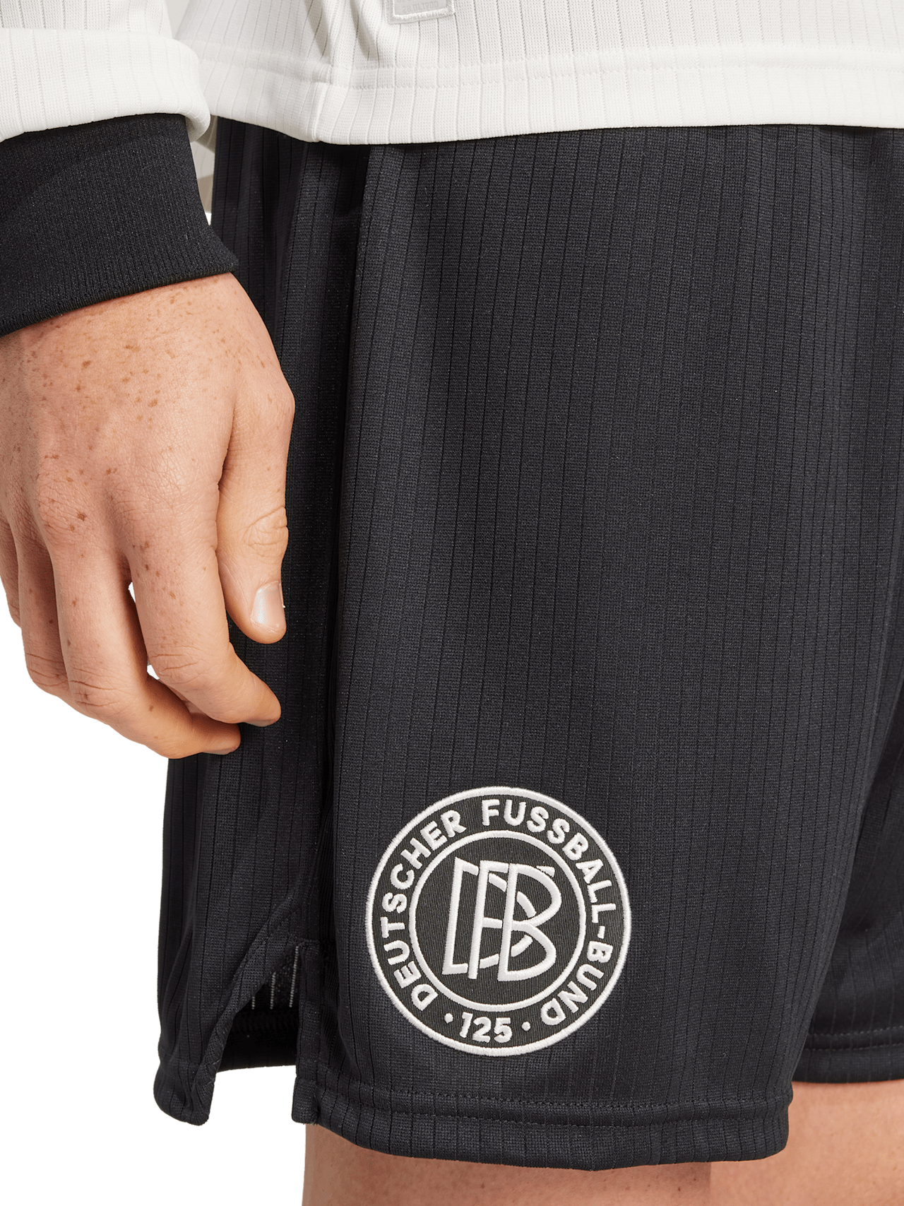 Short Home DFB 125 Jahre detail 5