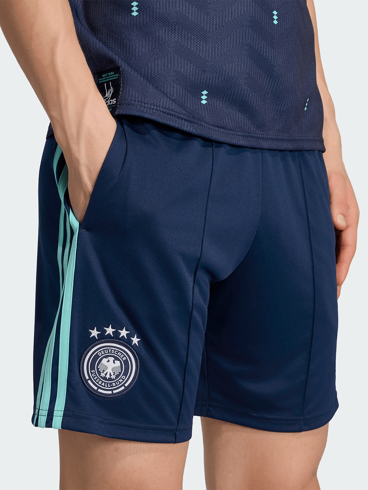 Short DFB Away detail 4