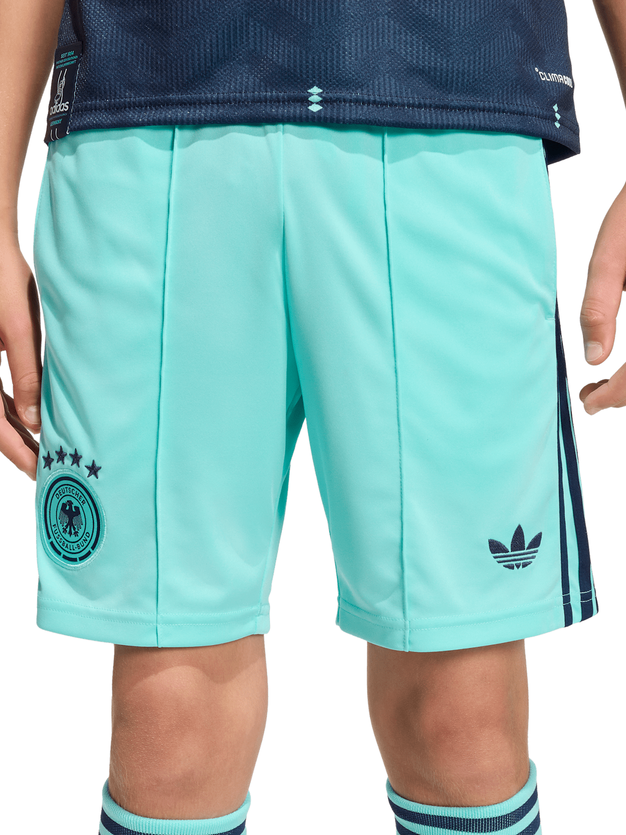 Short DFB Away detail 4