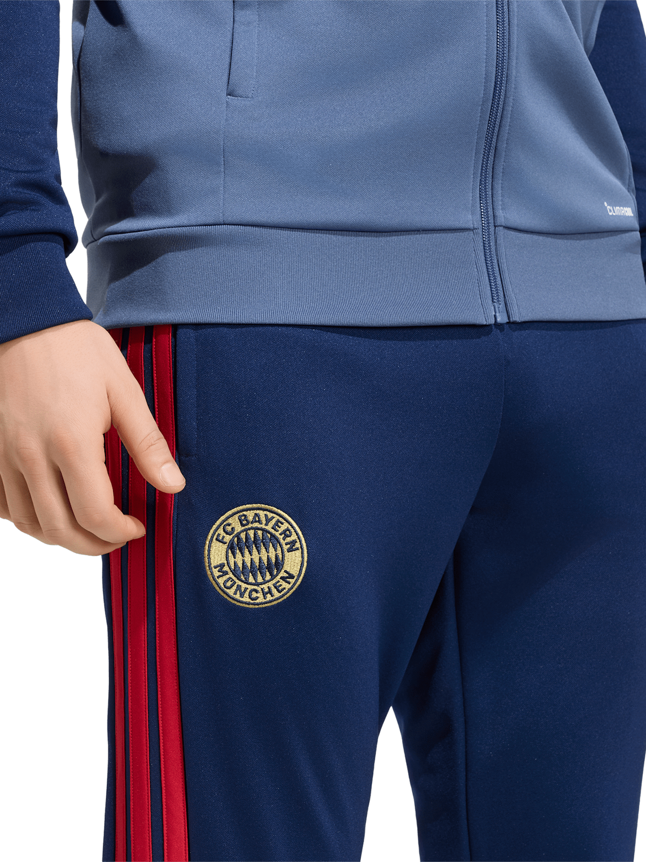 Teamline tracksuit detail 3