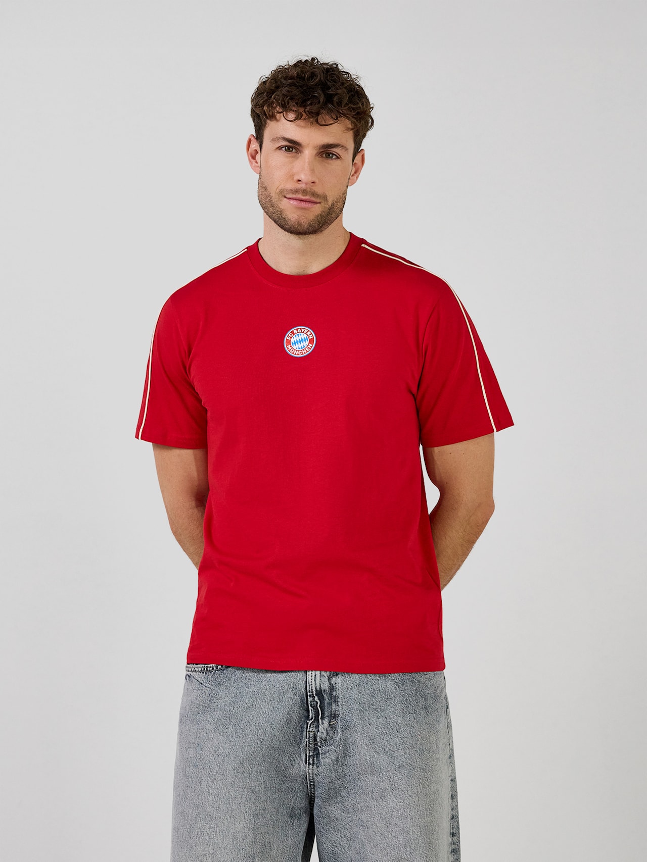 T-Shirt Essentials detail 1