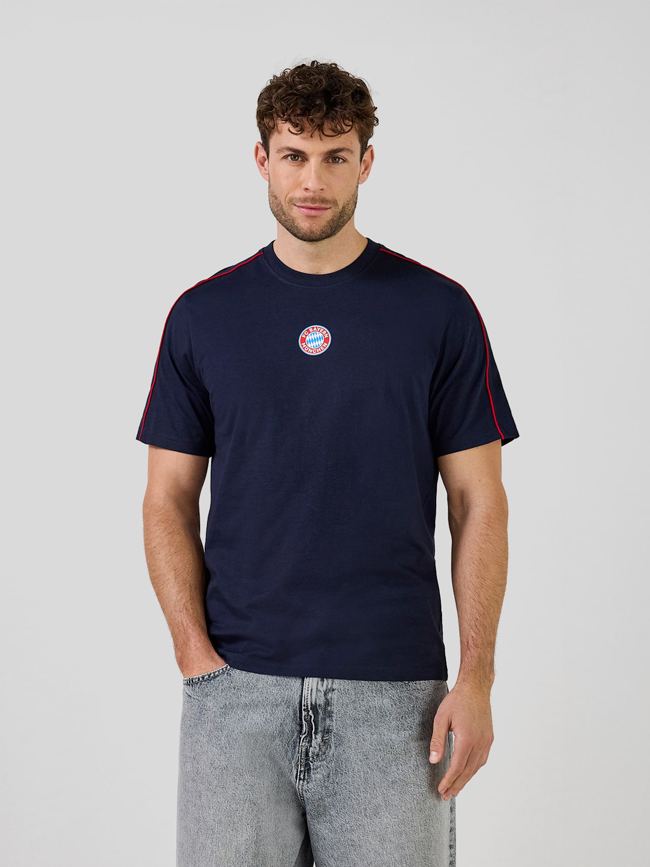 T-Shirt Essentials detail 1