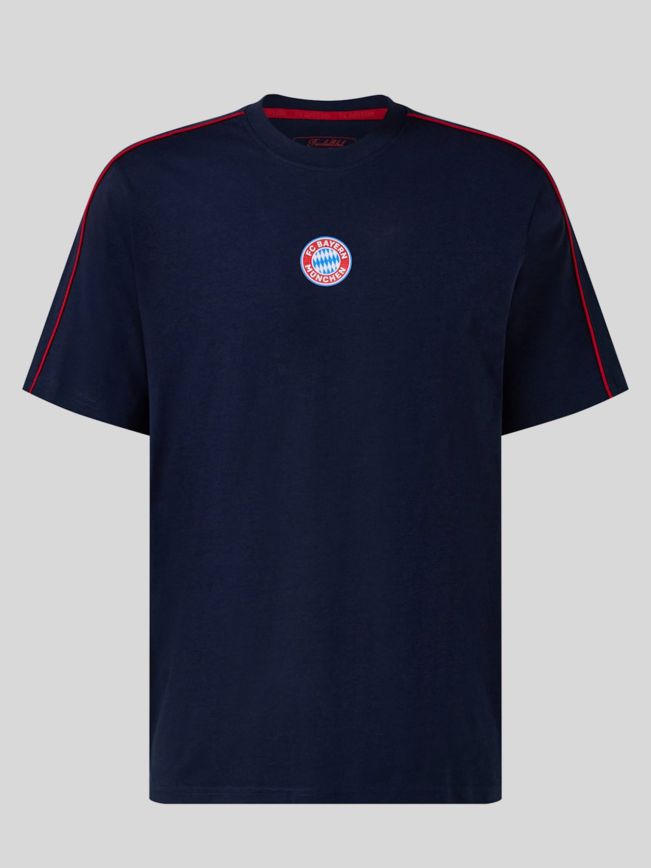 T-Shirt Essentials detail 5