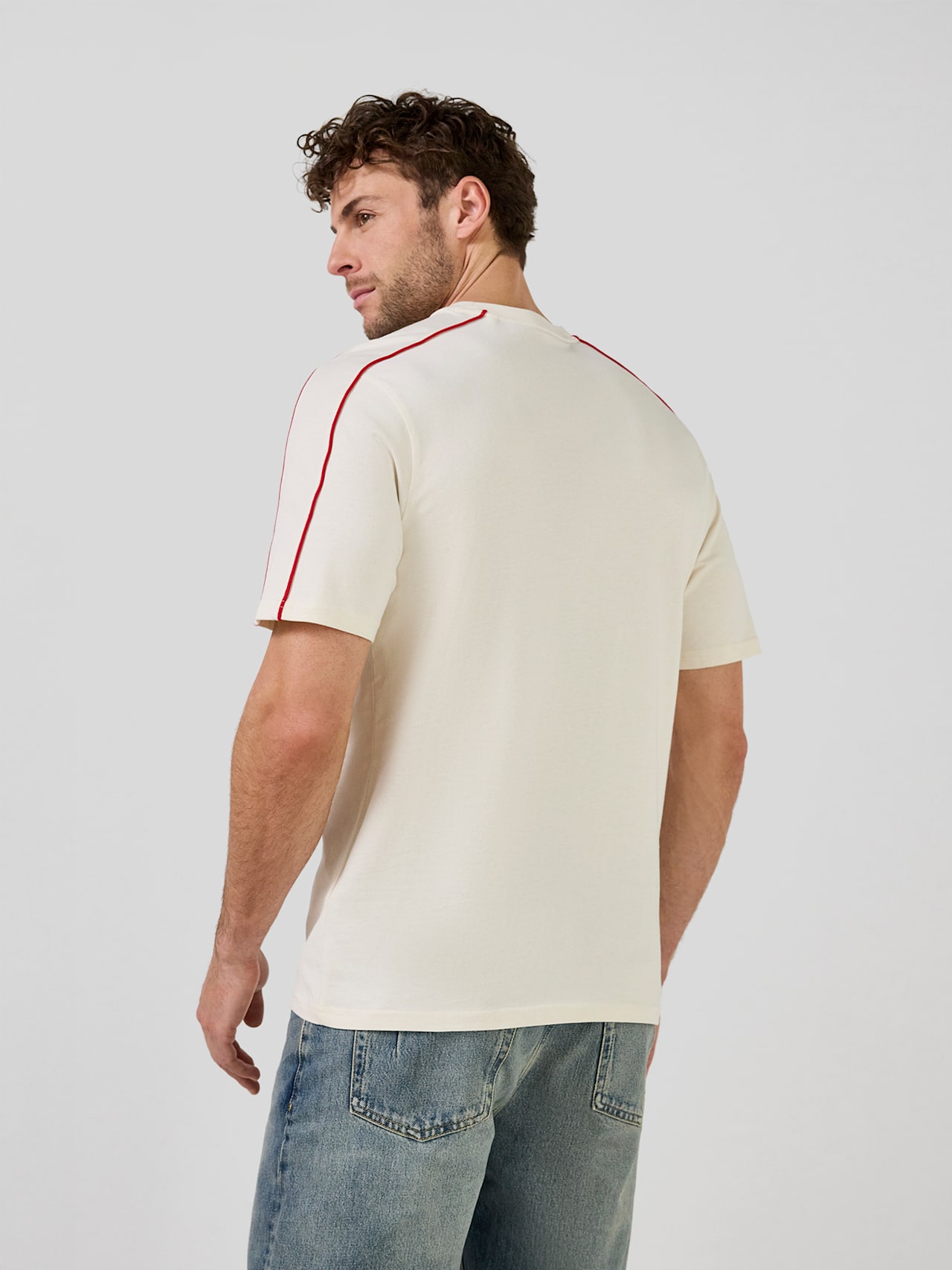 T-Shirt Essentials detail 2